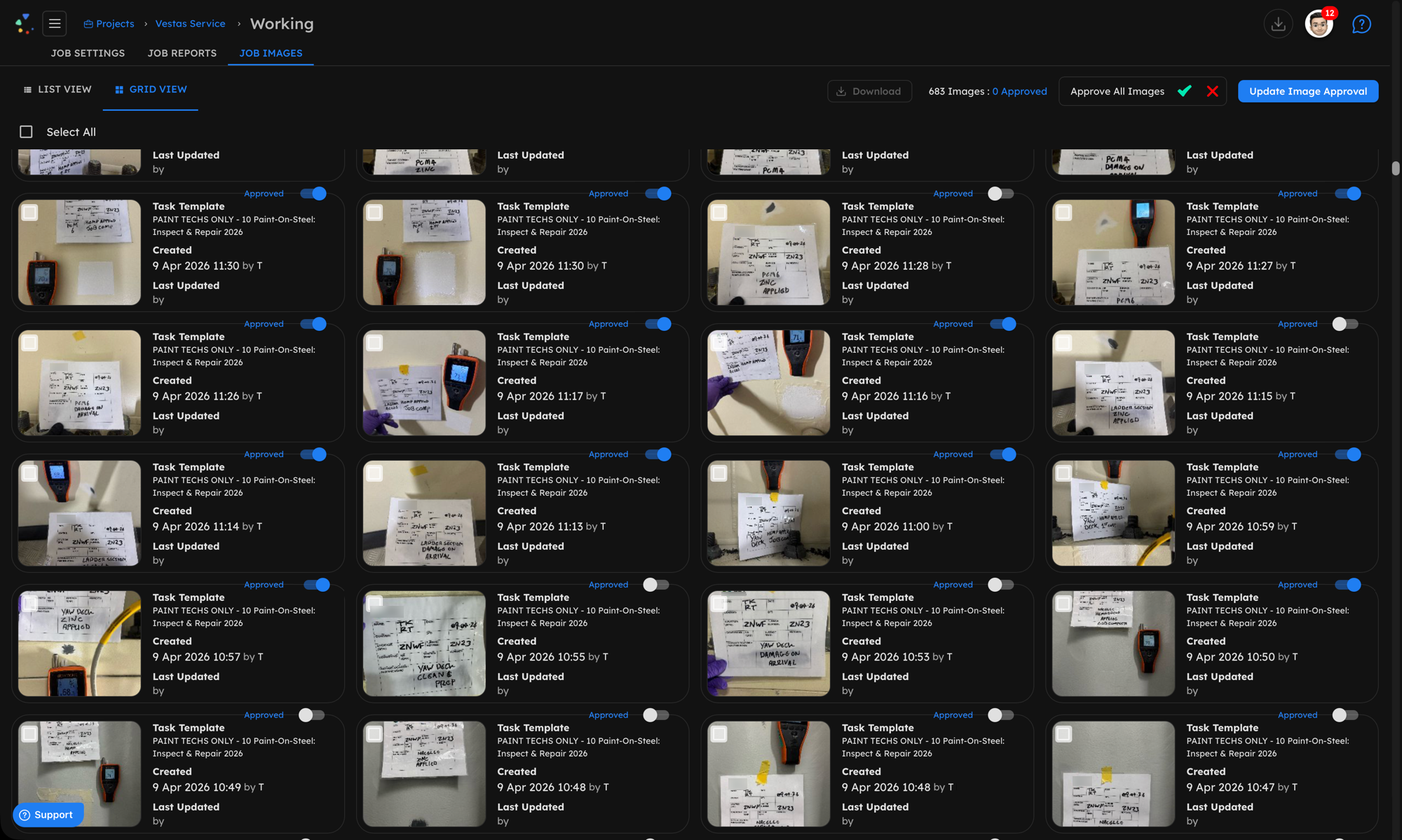 Collabaro Desk Bildfreigabe-Ansicht — der technische Leiter prüft Fotos aus dem Feld und genehmigt oder lehnt diese für die jeweilige Aufgabe ab