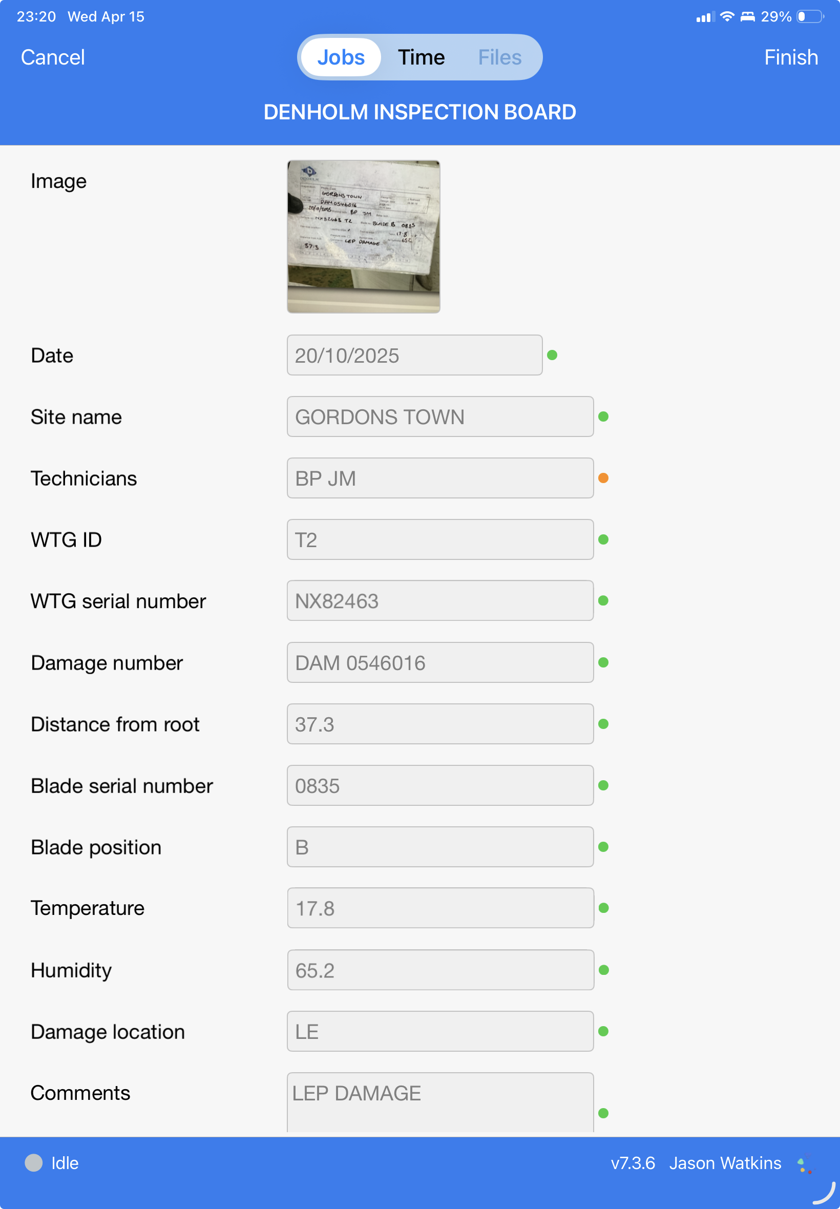 BLADE&trade; udtr&aelig;kker hvert felt fra et Denholm-inspektionsboard-fotografi &mdash; Dato, Teknikere, M&oslash;lle-ID, M&oslash;lleserienummer, Afstand fra rod, Bladserie nummer og Kommentarer udfyldes automatisk med gr&oslash;nne og gule konfidensmarkører